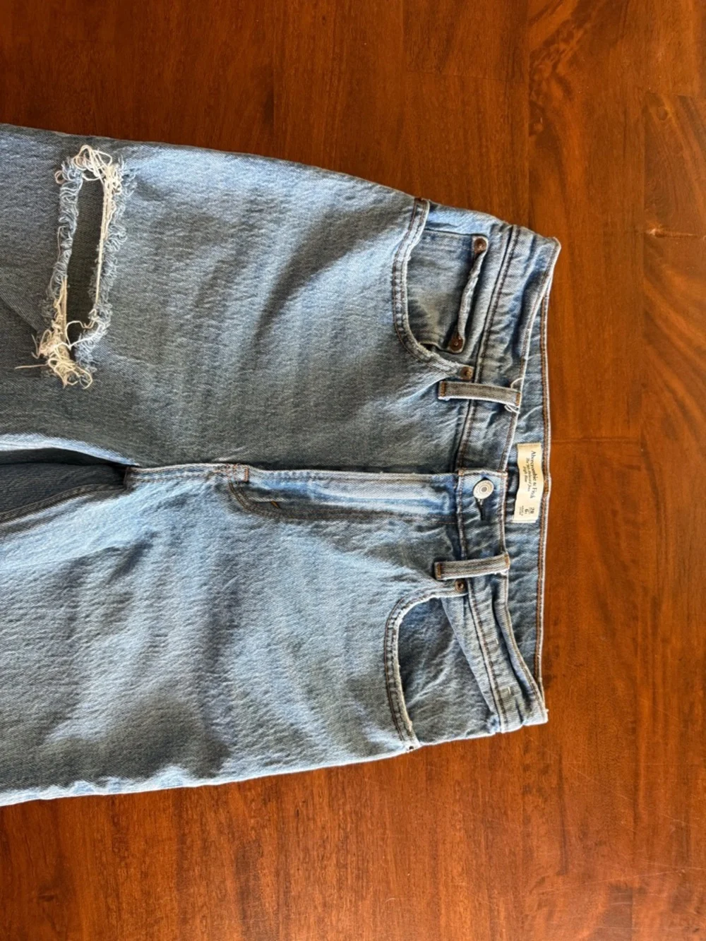 Abercrombie 90s Relaxed High Rise Ripped Jeans Size 28 - Picture 2 of 5